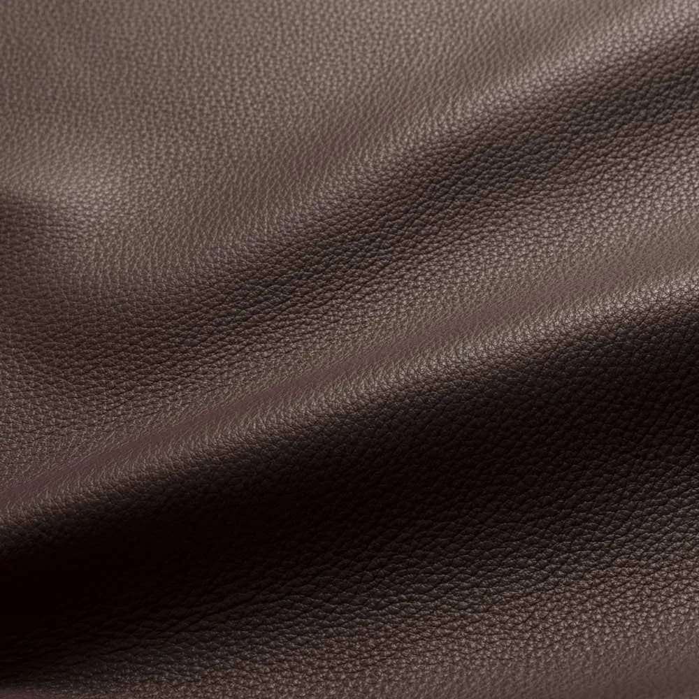 Cuir Cuoium brun profond au grain naturel délicat
