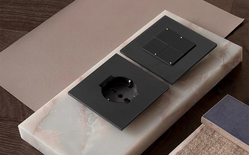 Composants Alphaplate coordonnés à une palette de matières intérieures